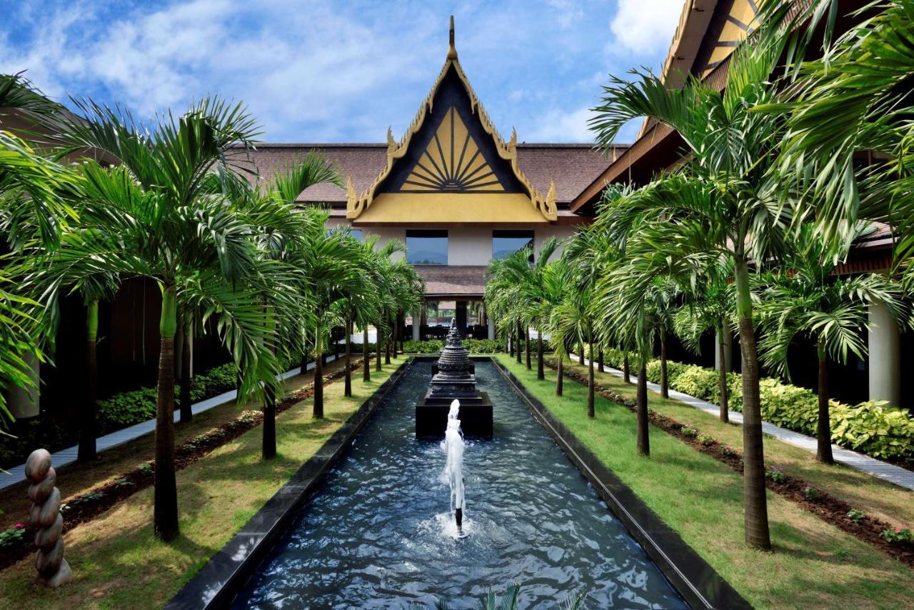 Radisson Blu Plaza Resort & Convention Centre Karjat Kültér fotó The Royal Thai Spa