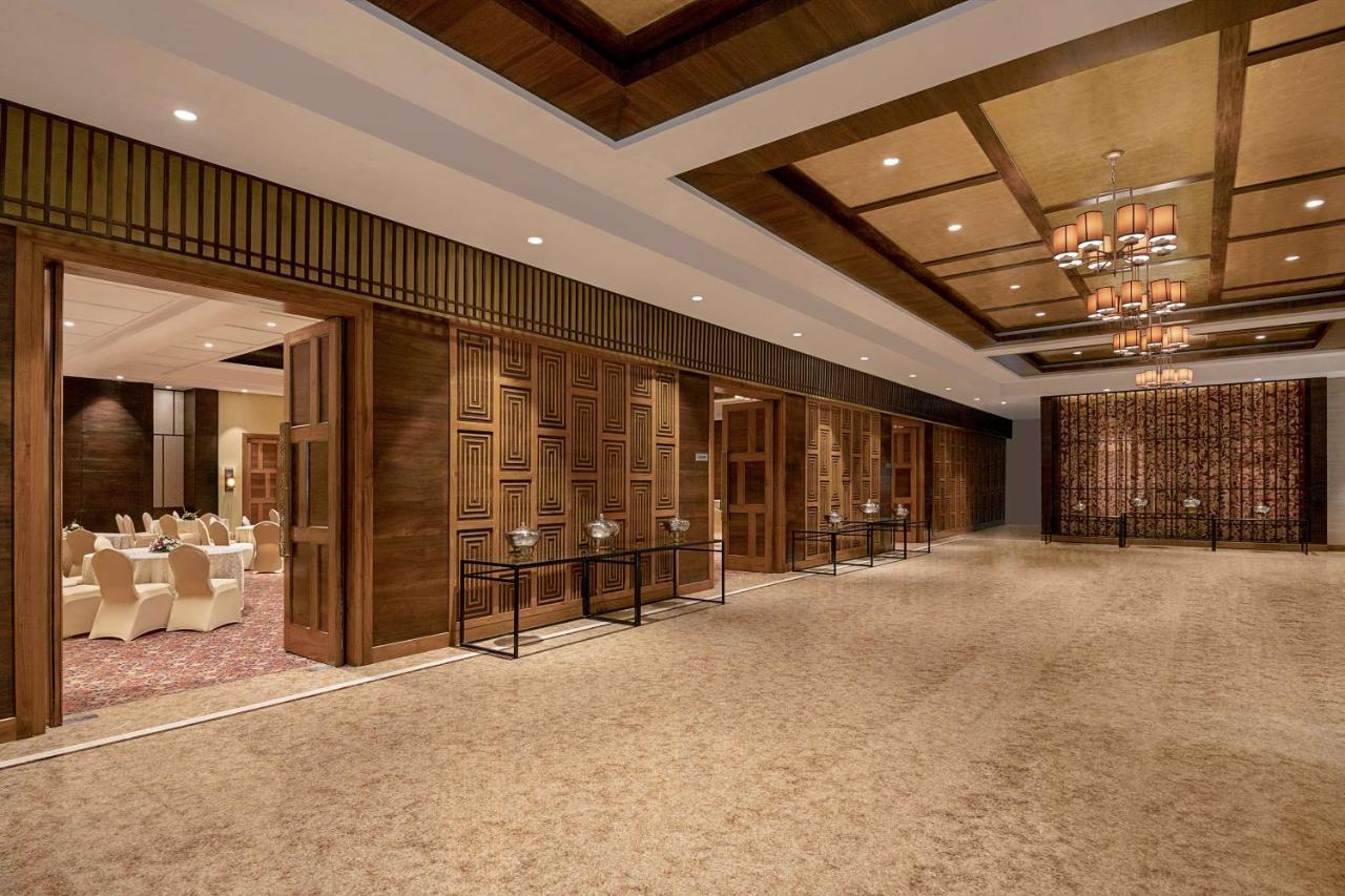 Radisson Blu Plaza Resort & Convention Centre Karjat Kültér fotó The Grand Ballroom