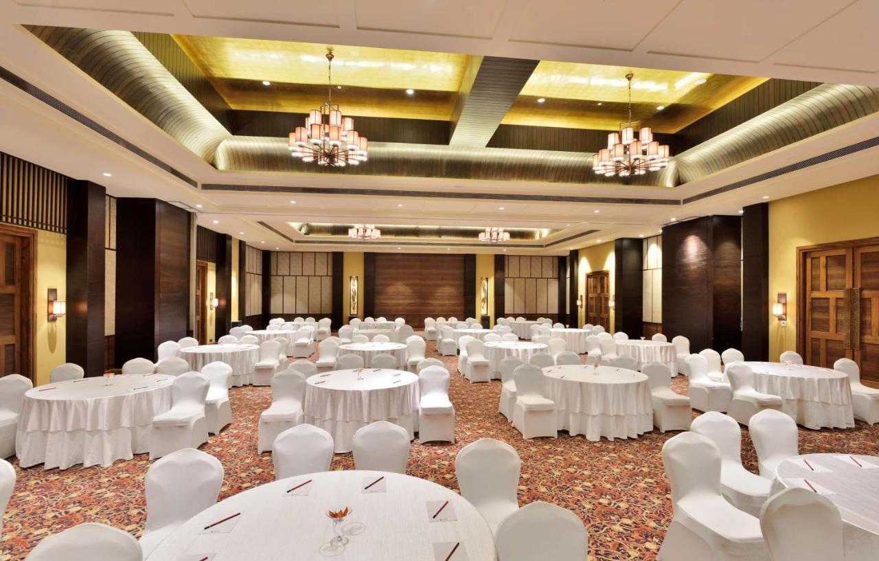 Radisson Blu Plaza Resort & Convention Centre Karjat Kültér fotó The Grand Ballroom