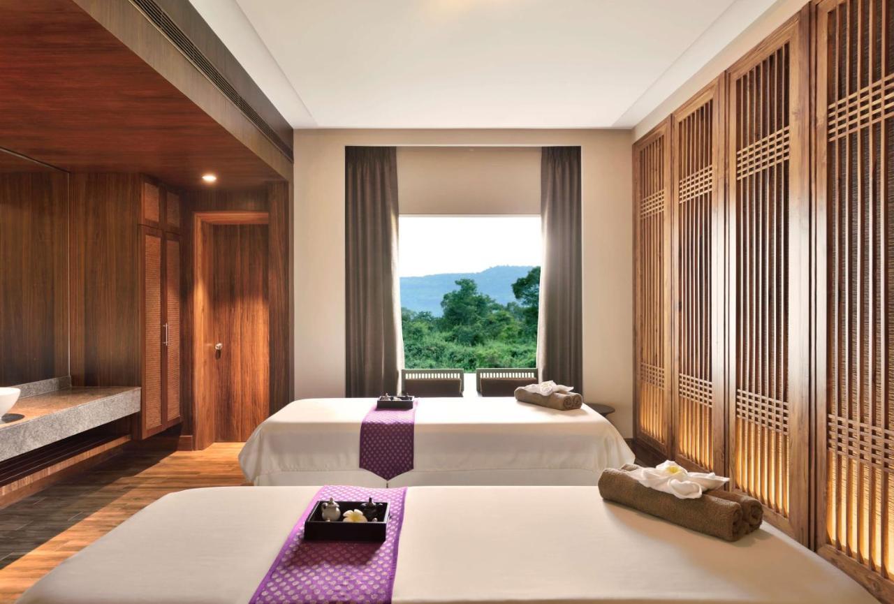 Radisson Blu Plaza Resort & Convention Centre Karjat Kültér fotó Spa at The Royal