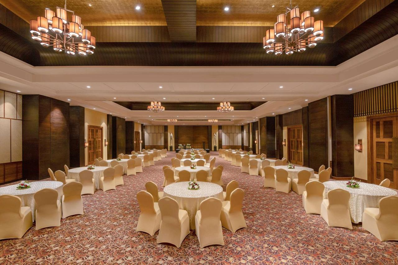 Radisson Blu Plaza Resort & Convention Centre Karjat Kültér fotó The Royal Ballroom
