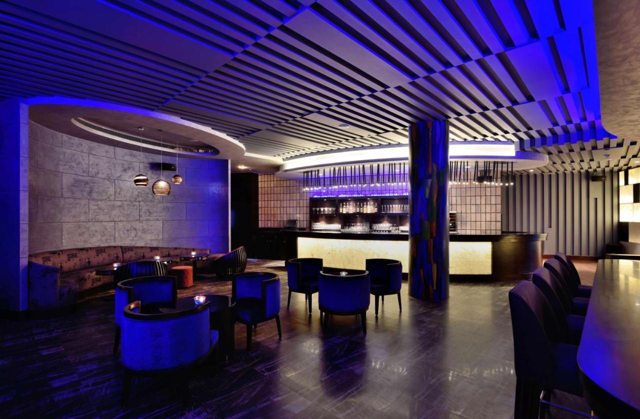 Radisson Blu Plaza Resort & Convention Centre Karjat Kültér fotó The bar at the 101 bar