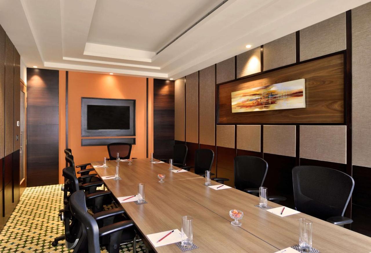 Radisson Blu Plaza Resort & Convention Centre Karjat Kültér fotó Meeting room