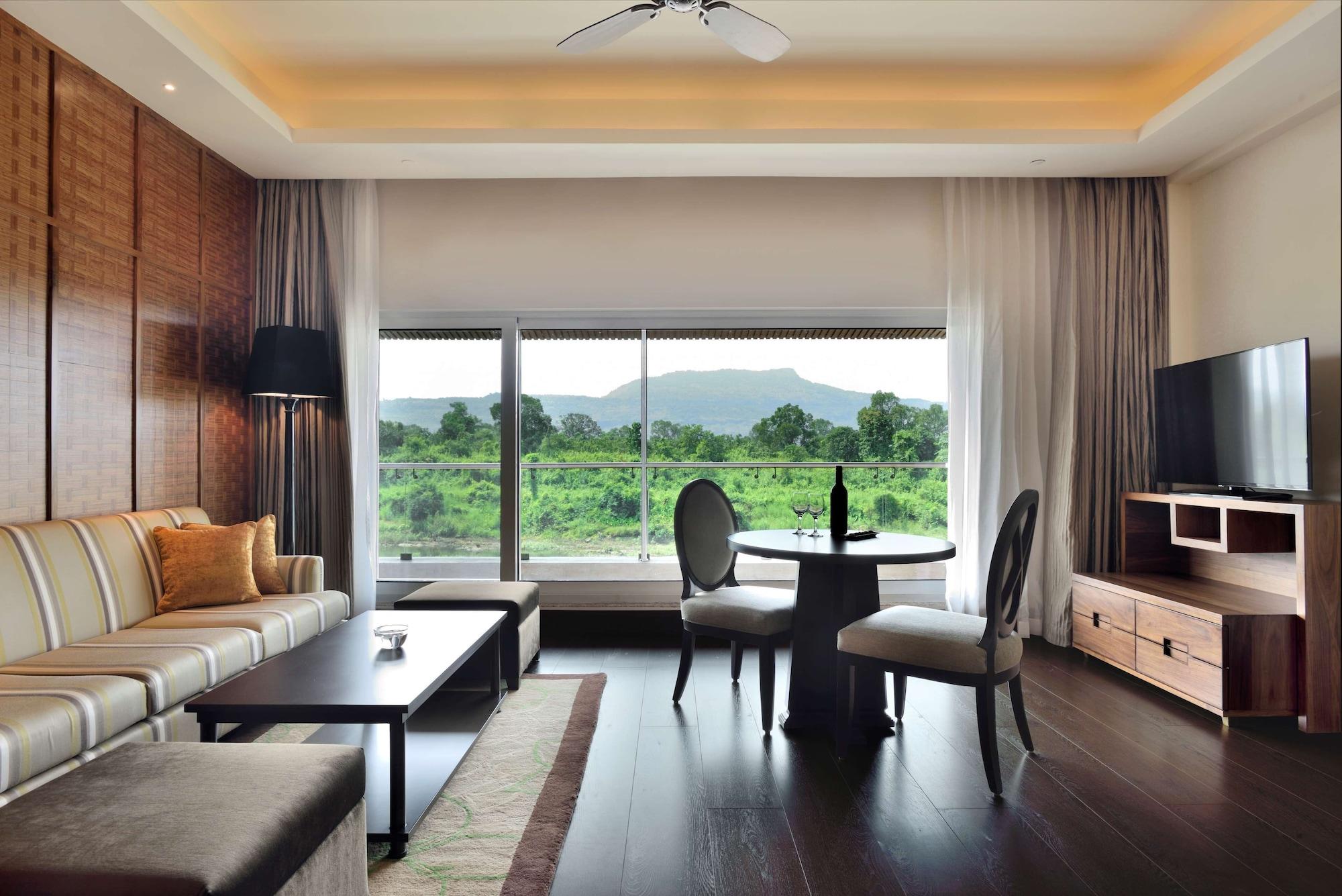 Radisson Blu Plaza Resort & Convention Centre Karjat Kültér fotó A living room at the hotel