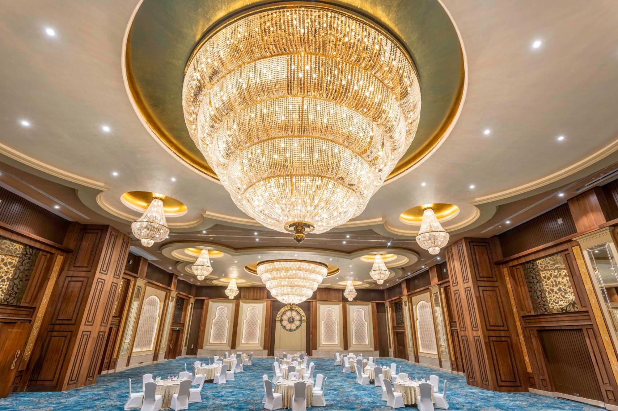 Radisson Blu Plaza Resort & Convention Centre Karjat Kültér fotó The Grand Ballroom