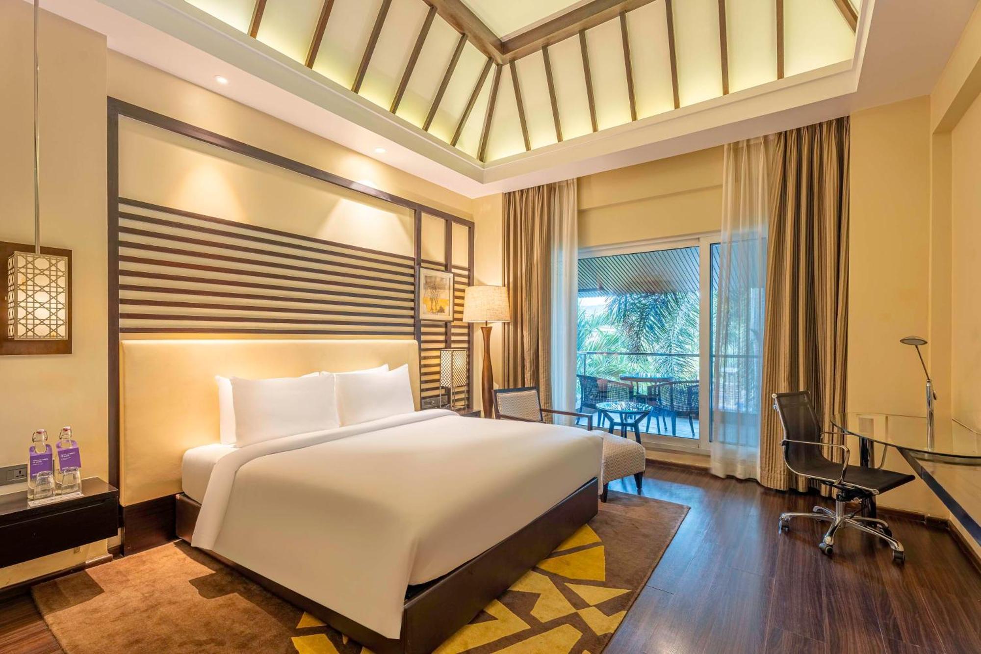 Radisson Blu Plaza Resort & Convention Centre Karjat Kültér fotó Deluxe Room