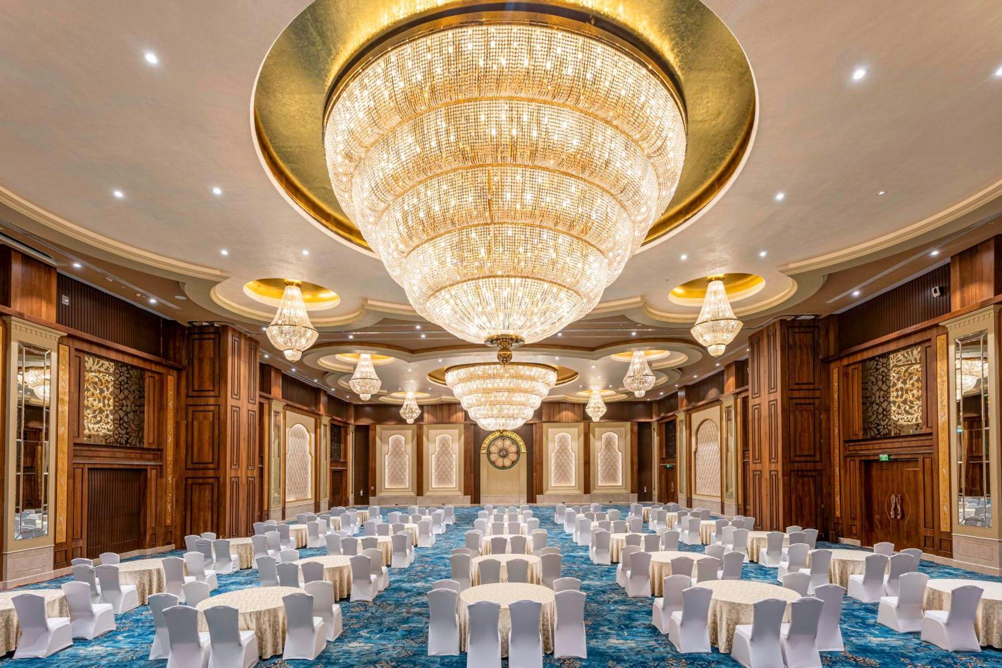 Radisson Blu Plaza Resort & Convention Centre Karjat Kültér fotó The Grand Ballroom
