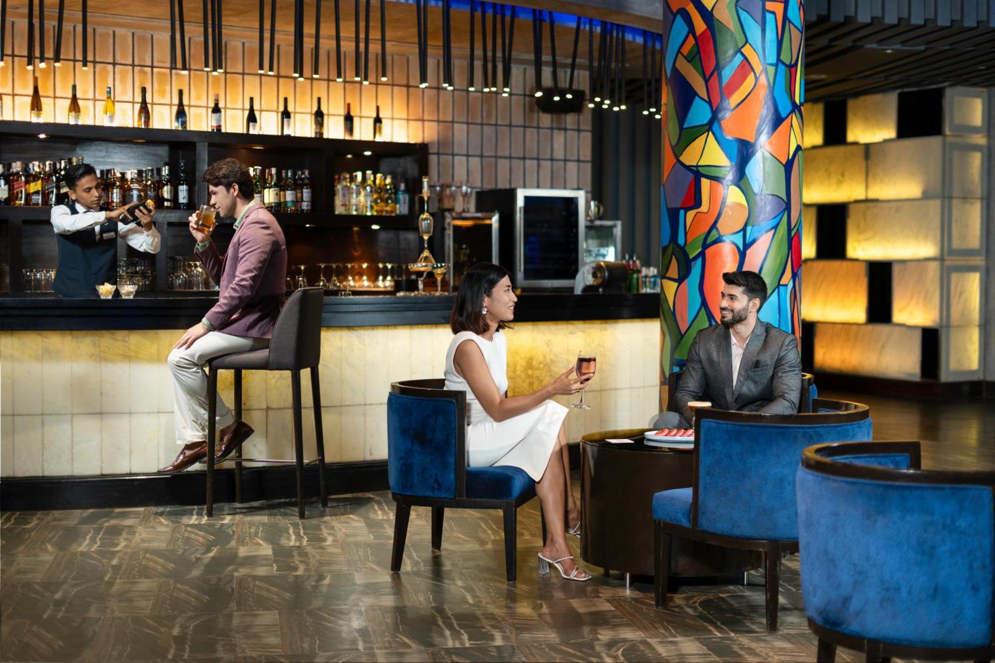 Radisson Blu Plaza Resort & Convention Centre Karjat Kültér fotó The Bar