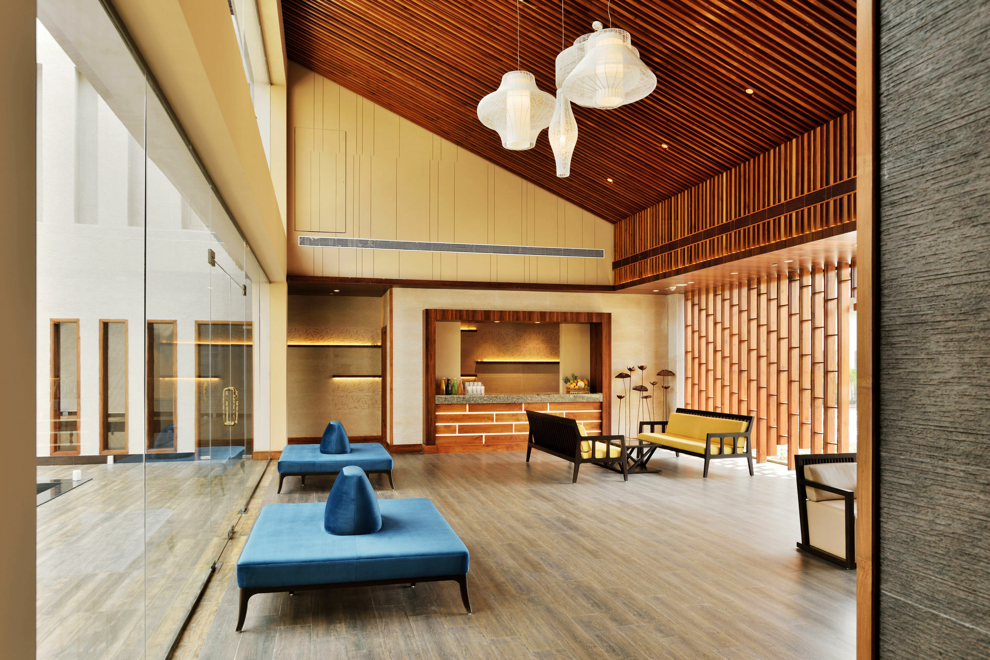 Radisson Blu Plaza Resort & Convention Centre Karjat Kültér fotó The lobby of the hotel