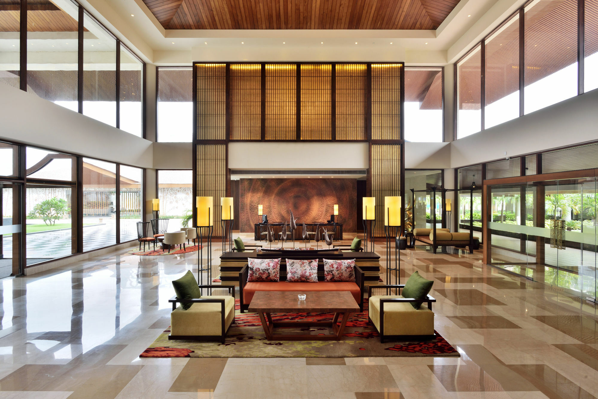 Radisson Blu Plaza Resort & Convention Centre Karjat Kültér fotó Lobby